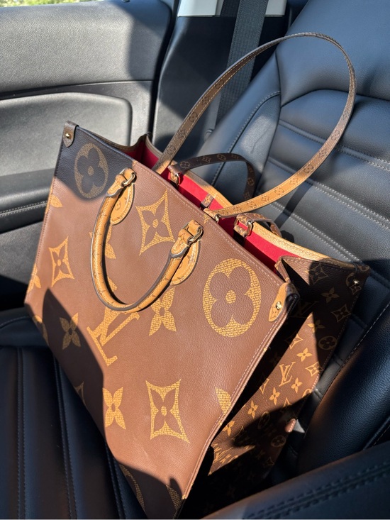 Louis Vuitton Handbags - Louis Vuitton Monogram GM OnTheGo Tote